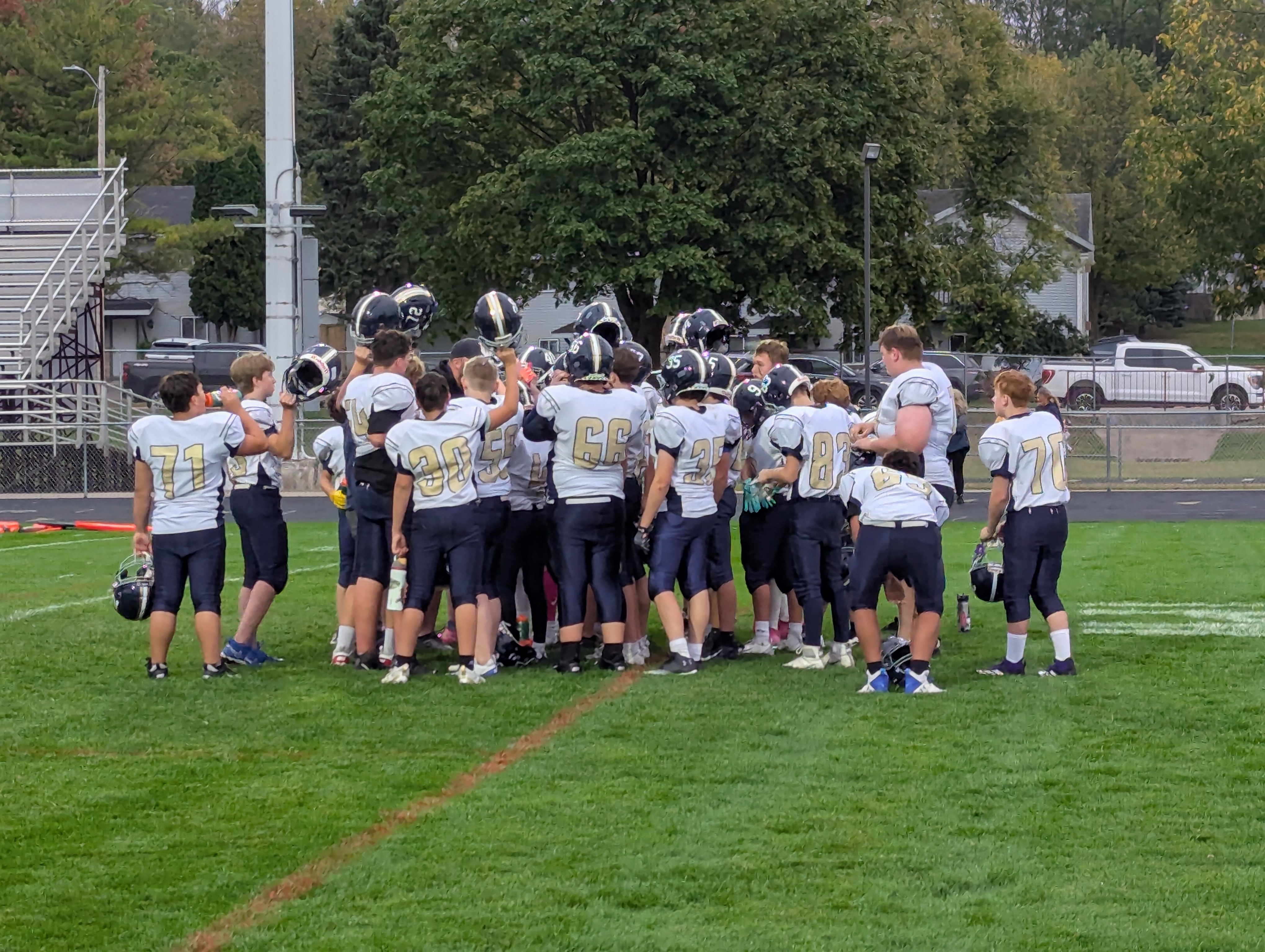 Baraboo 8th Grade Falls Narrowly to Onalaska in Football